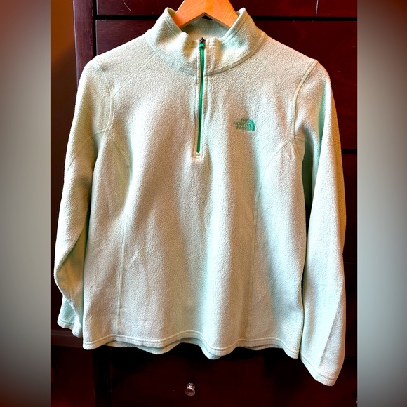 The North Face Women’s Large 1/4 Zip Fleece Sweatshirt in lime green - Picture 10 of 13